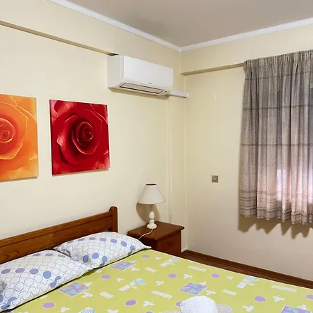 Center House Apartment *